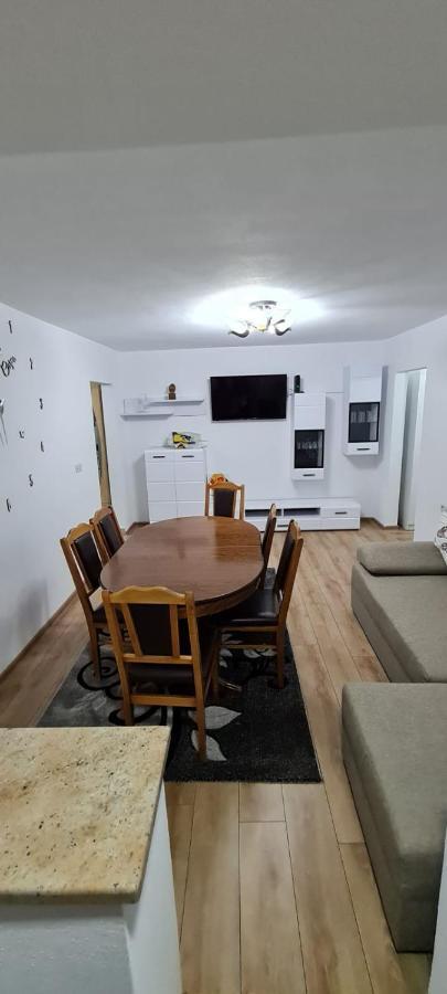קאמפולונג מולדובנסק Apartament Bianca מראה חיצוני תמונה